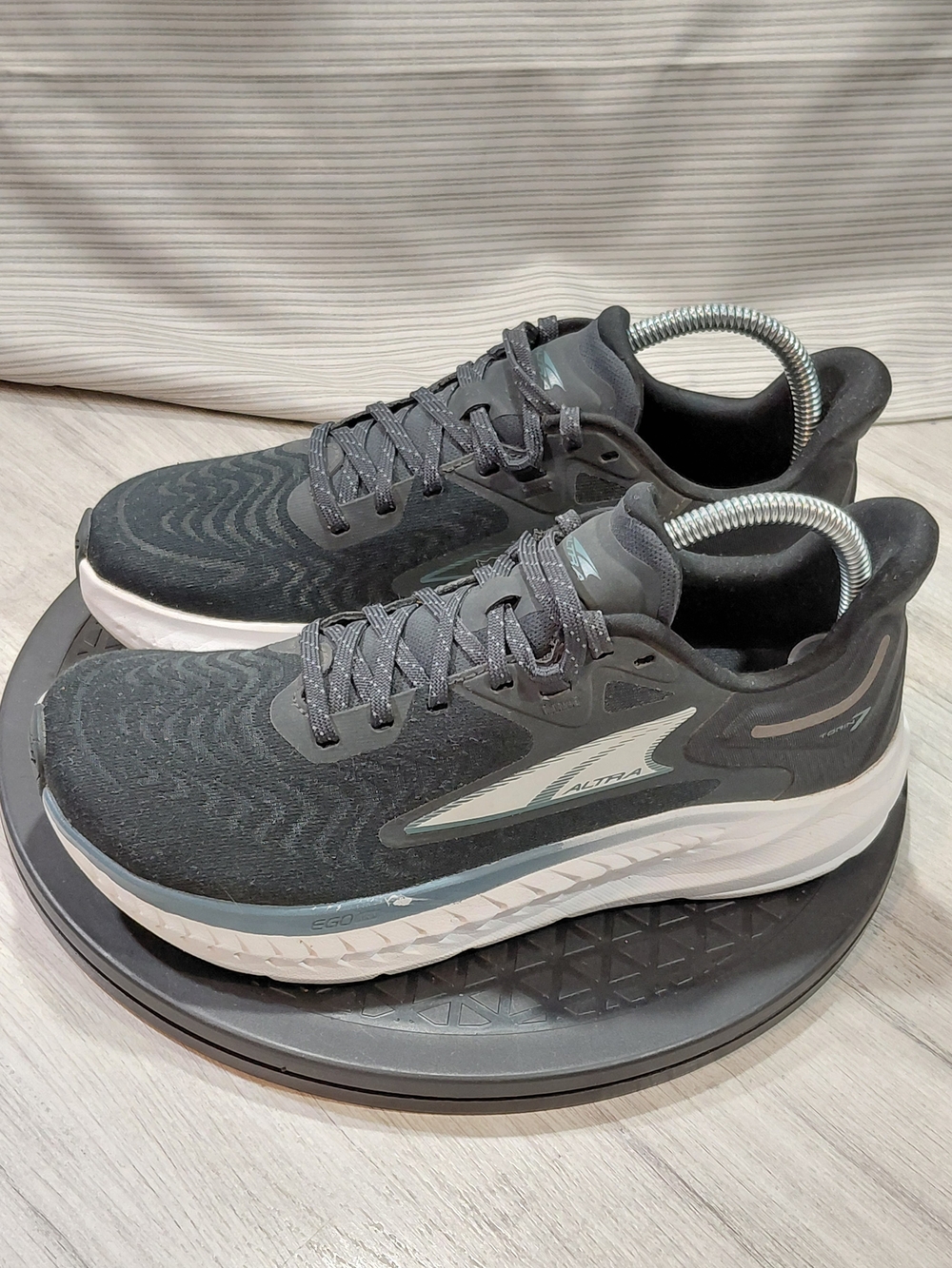 Altra Womens Torin 7 Premium Road Running Shoes Black White SIZE 7.5 MEDIUM